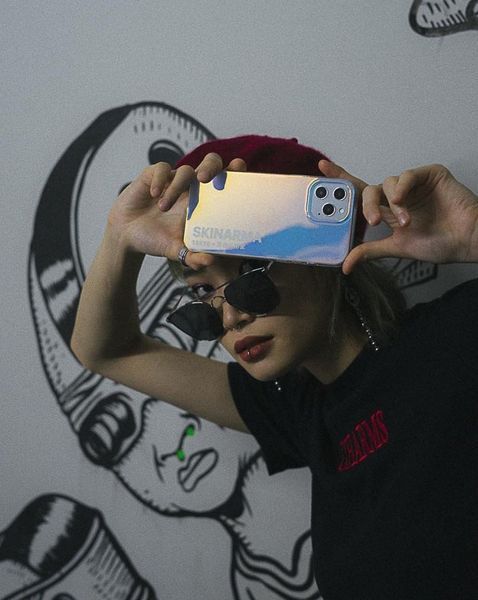 Чехол Skinarma Kirameku для iPhone 13 (6.1) Hologram 1500-13 фото